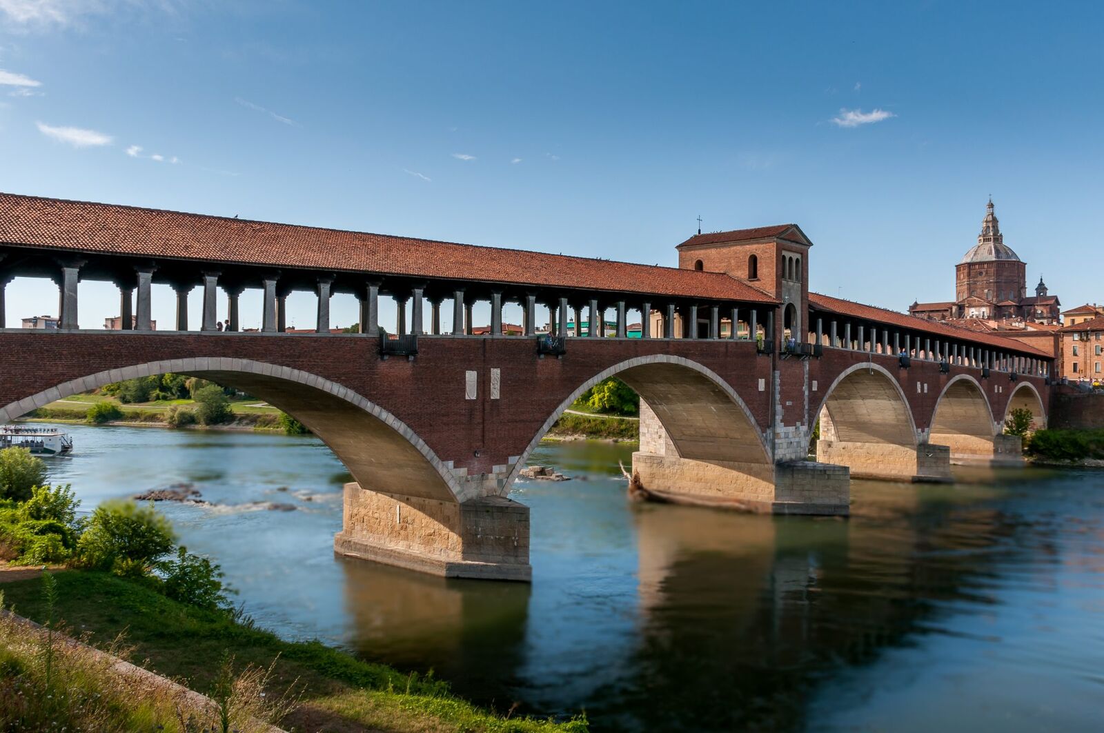 Il Ponte Coperto di Pavia sul fiume Ticino